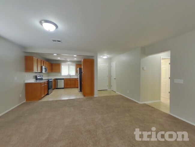 3728 W Fremont Rd. in Phoenix, AZ - Foto de edificio - Building Photo