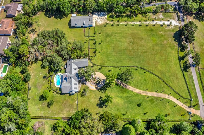 610 Tina Ln