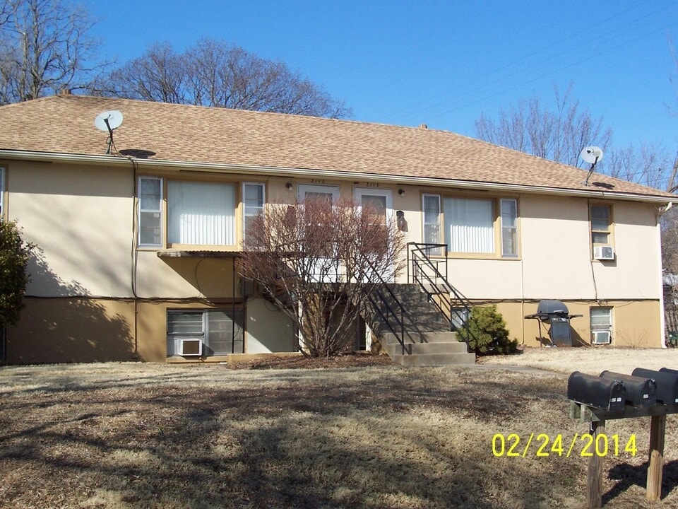 2110 Elm Ln in Manhattan, KS - Building Photo