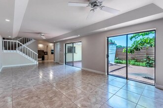 524 5th Terrace in Palm Beach Gardens, FL - Building Photo - Building Photo