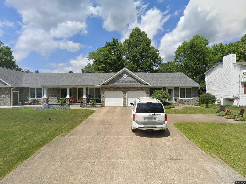 3027 Lee St NW in North Canton, OH - Building Photo