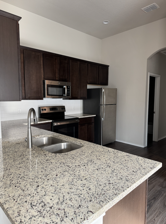 629 Heathers Way in Seguin, TX - Building Photo