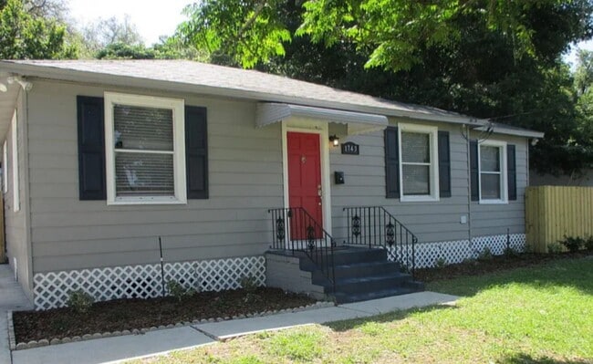 1743 Mayfair Rd in Jacksonville, FL - Foto de edificio - Building Photo
