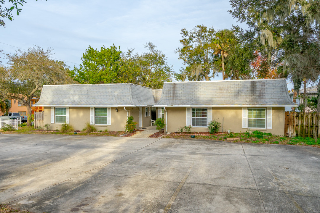 1119 Martha Dr in Daytona Beach, FL - Building Photo