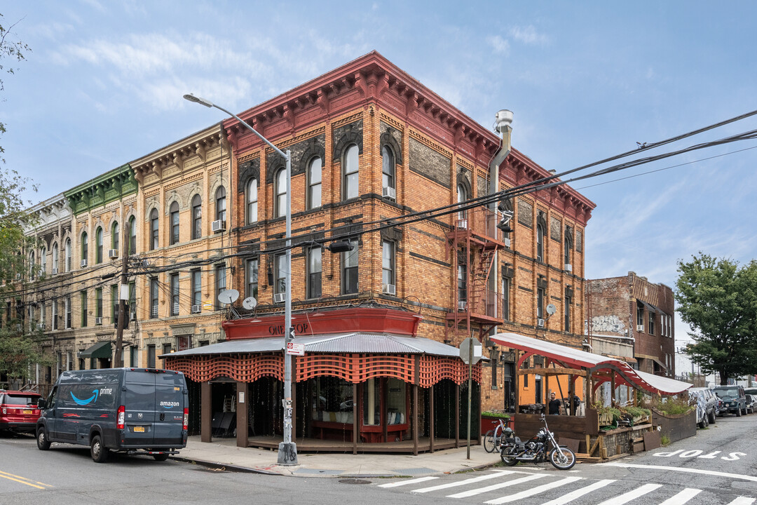 134 Kingsland Ave in Brooklyn, NY - Foto de edificio