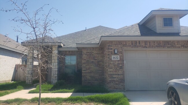 1632 Twin Falls Dr in Odessa, TX - Building Photo - Building Photo