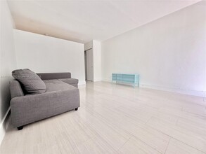 224 Meridian Ave in Miami Beach, FL - Building Photo - Building Photo