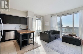 2220-2220 Lake Shore Blvd W in Toronto, ON - Building Photo - Building Photo