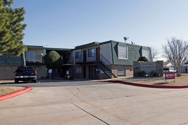 Villa Verde Apartments in Oklahoma City, OK - Foto de edificio - Building Photo