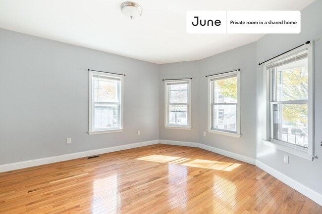 Room in Shared 4 bed/1 bath home in Boston, MA - Foto de edificio - Building Photo