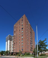 Chateau Royale Condos in St Catharines, ON - Building Photo
