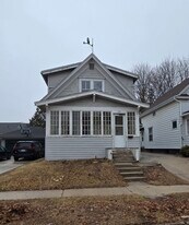 708 N 10th St in Sheboygan, WI - Building Photo