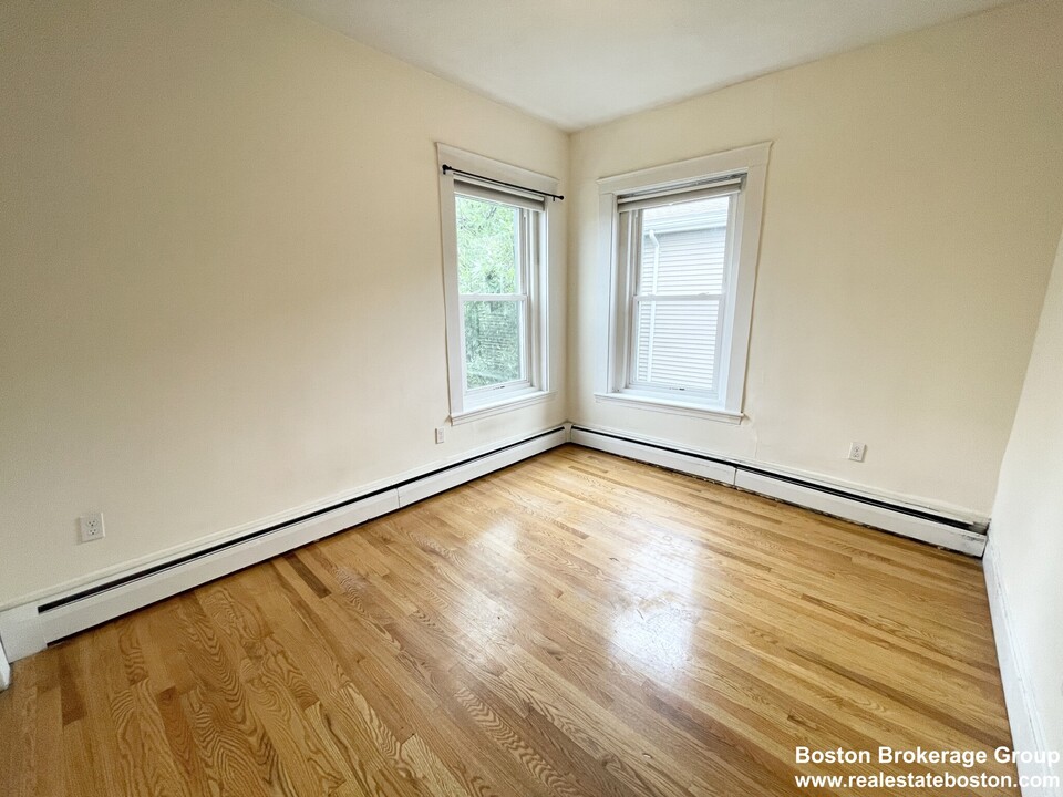 92 L St, Unit 2 in Boston, MA - Building Photo