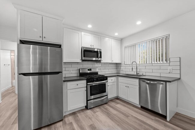 925 W 30th St in Los Angeles, CA - Building Photo - Building Photo