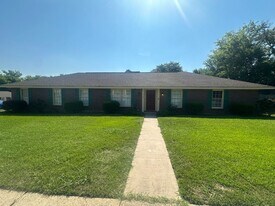 2104 Woodmere Loop in Montgomery, AL - Building Photo