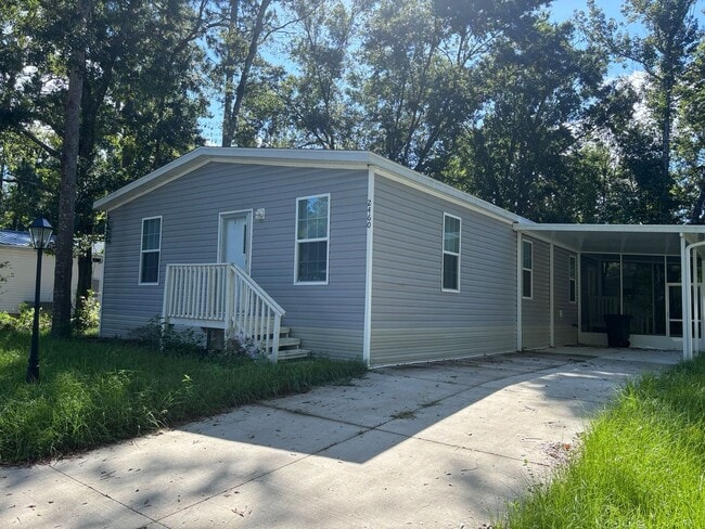 2460 Ayerswood Dr in Brooksville, FL - Building Photo - Building Photo