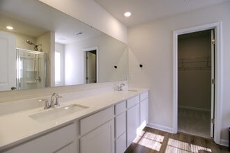 10158 Chatham Run Ln, Unit Master Suite in Charlotte, NC - Building Photo - Building Photo