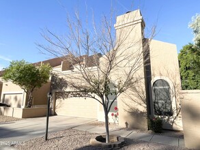 2060 N Sunset Dr in Chandler, AZ - Building Photo - Building Photo