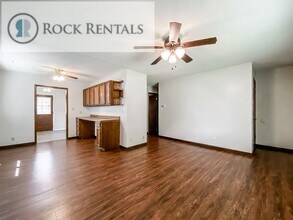 903 E 24th Ave in Hutchinson, KS - Building Photo - Building Photo