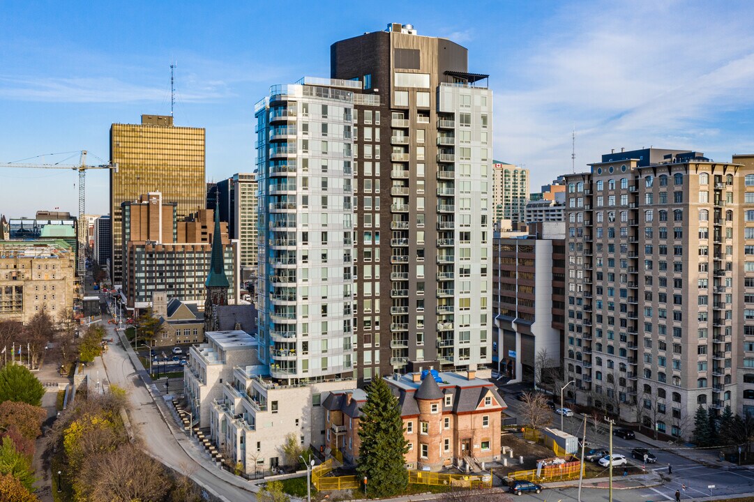 428 Sparks St in Ottawa, ON - Building Photo