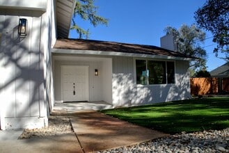 604 Los Olivos Rd in Santa Rosa, CA - Building Photo - Building Photo