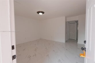 1245 W 24th St in Hialeah, FL - Building Photo - Building Photo