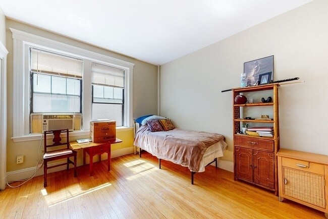 12 Sutherland Rd, Unit 2