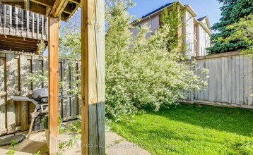 1128-1128 Dundas St W in Mississauga, ON - Building Photo - Building Photo