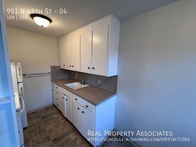 951 N 45th St in Seattle, WA - Building Photo - Building Photo