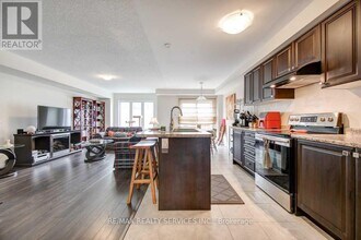 7722 Redbud Ln in Niagara Falls, ON - Building Photo - Building Photo