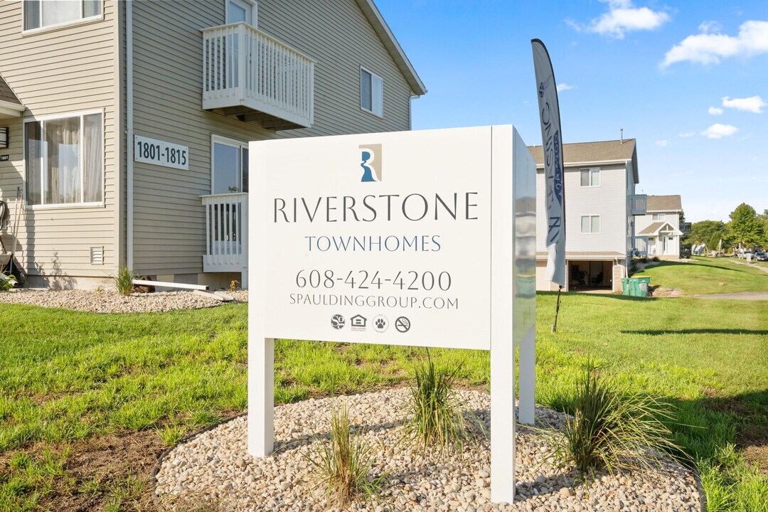 Riverstone Townhomes in Stoughton, WI - Building Photo