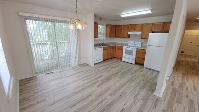 127 Mystic Ave in Hollister, MO - Building Photo - Building Photo