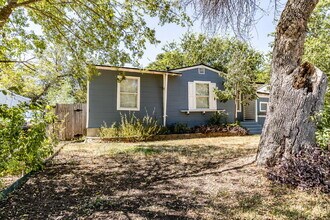 210 Harwood Dr in San Antonio, TX - Building Photo - Building Photo