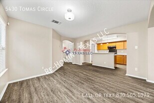 5430 Tomas Cir. in San Antonio, TX - Building Photo