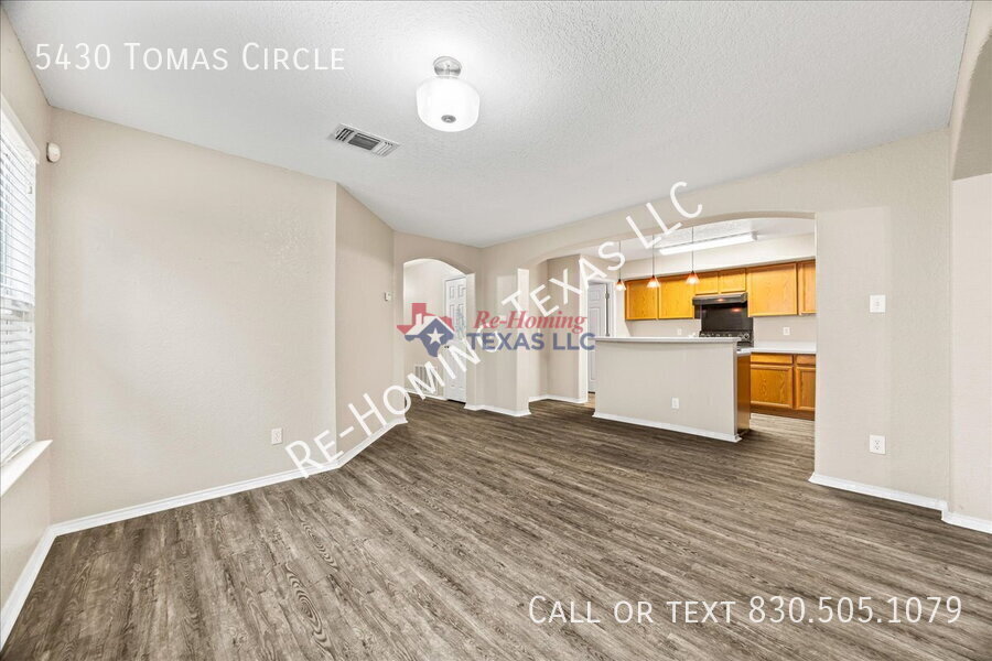 5430 Tomas Cir. in San Antonio, TX - Building Photo