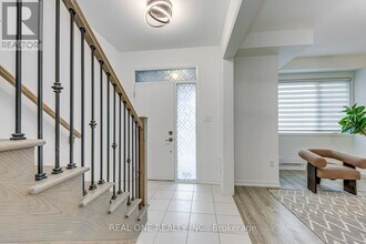 99 Grovewood Common in Oakville, ON - Building Photo - Building Photo