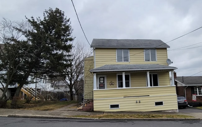 197 Roosevelt St, Unit 1st Floor in Edwardsville, PA - Building Photo - Building Photo