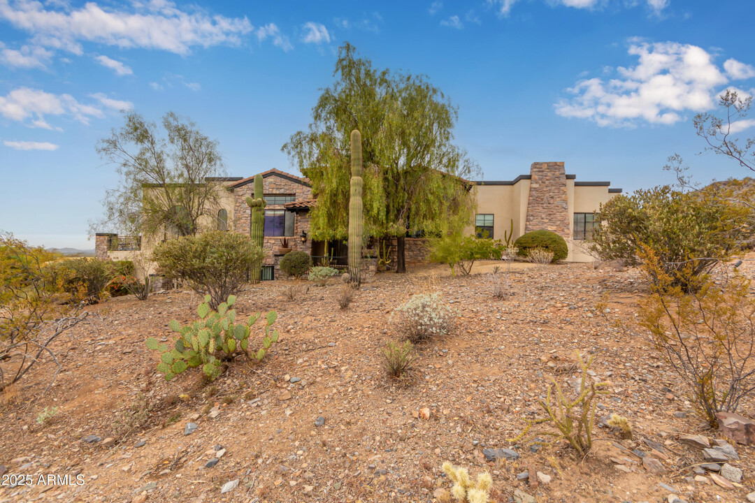 36138 N Summit Dr in Cave Creek, AZ - Building Photo