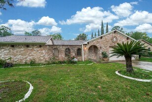 5611 Arncliffe Dr in Houston, TX - Building Photo