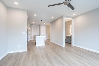 Mid Castle in Wilmington, NC - Foto de edificio - Interior Photo