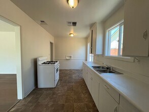 8961 Woodale Ave in Los Angeles, CA - Building Photo - Building Photo