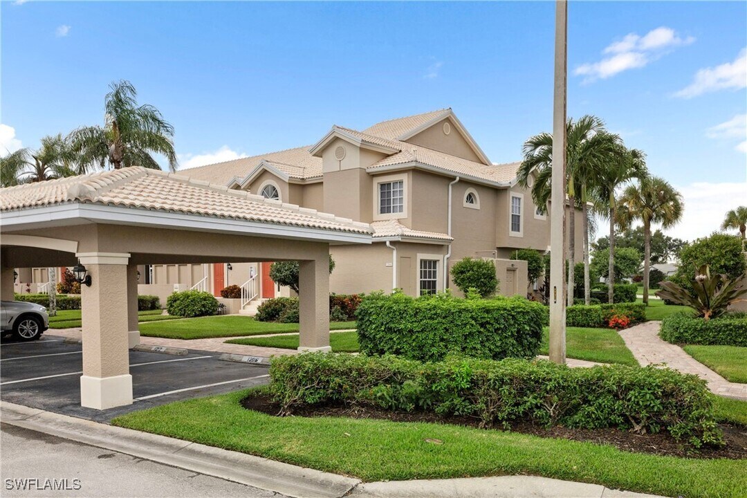 13601 Worthington Way in Bonita Springs, FL - Foto de edificio