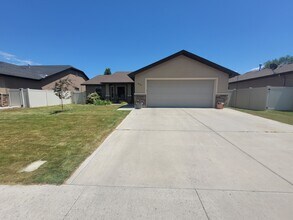 638 Field Stream Way in Twin Falls, ID - Building Photo - Building Photo
