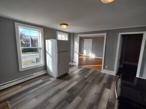 184 S Main St in Newport, NH - Building Photo - Building Photo