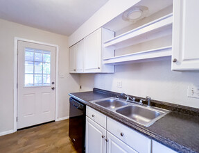 200 Uhland Rd, Unit 2 in San Marcos, TX - Building Photo - Building Photo