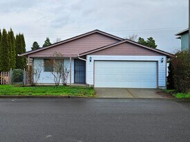 3038 Hollyridge in Salem, OR - Building Photo