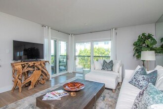 3200 Gulf Blvd in St Pete Beach, FL - Building Photo - Building Photo