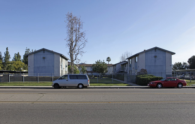 Escondido Gardens Apartments in Escondido, CA - Building Photo - Building Photo