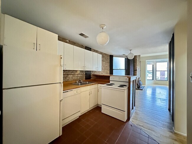 614 W Surf St, Unit K09J in Chicago, IL - Foto de edificio - Building Photo