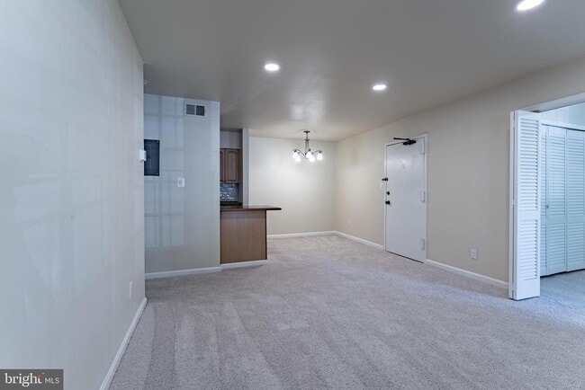 5898 Surrey Hill Pl Unit H in Springfield, VA - Building Photo - Building Photo